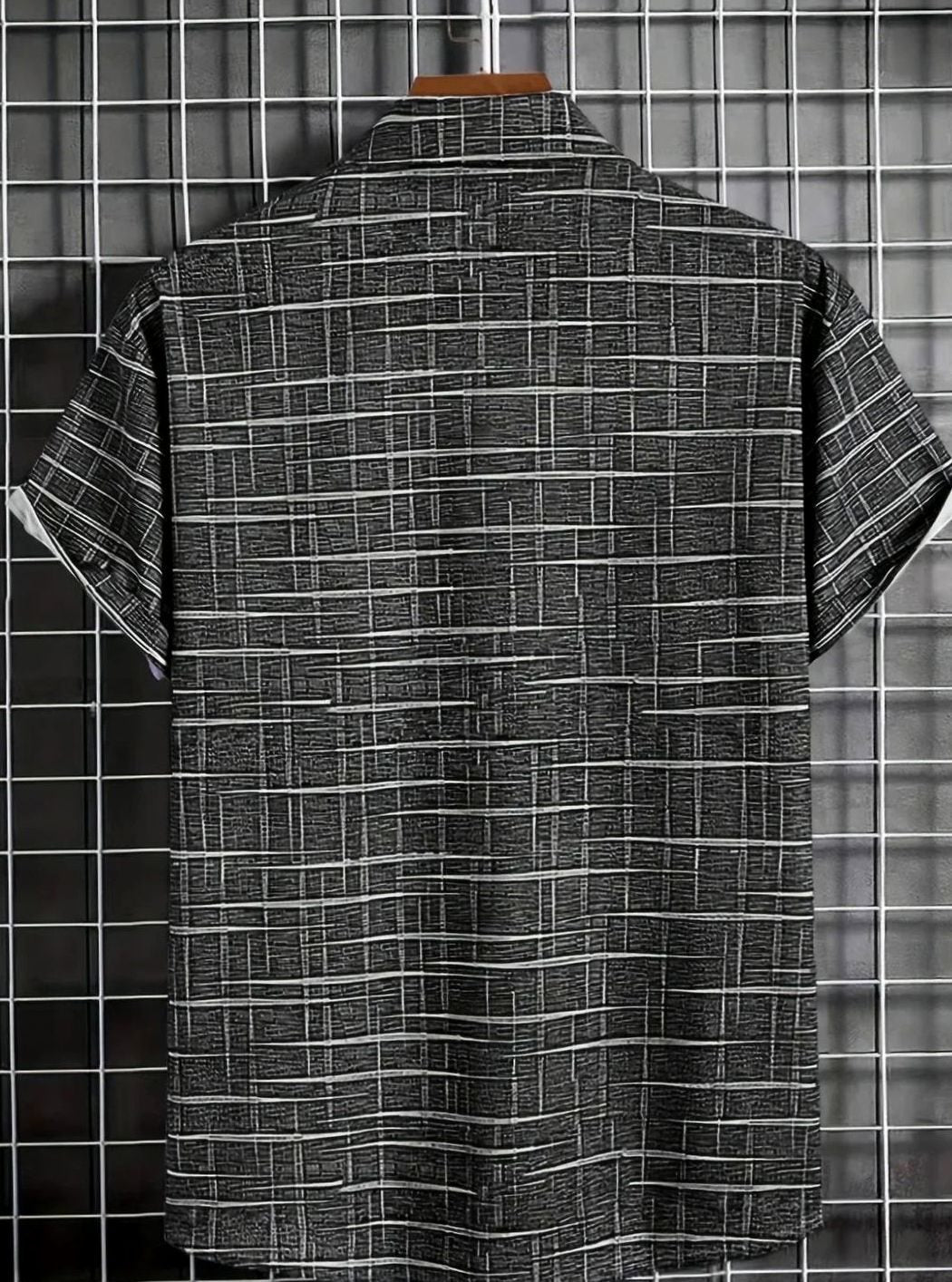Men's Relaxed-Fit Short-Sleeve Checked Button-Down Shirt