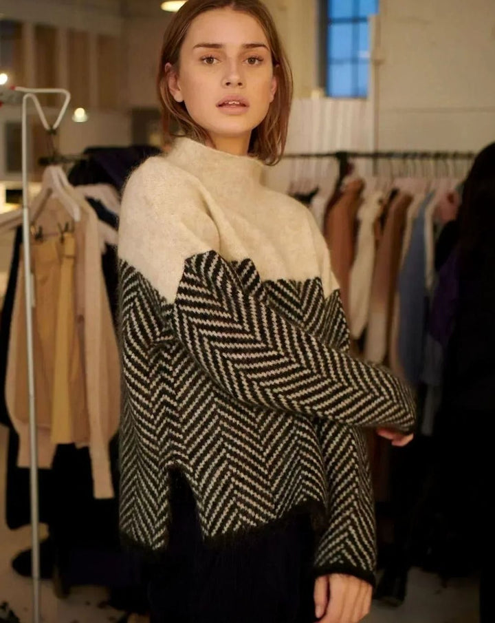 Women's Herringbone Turtleneck Oversized Knitted Jumper