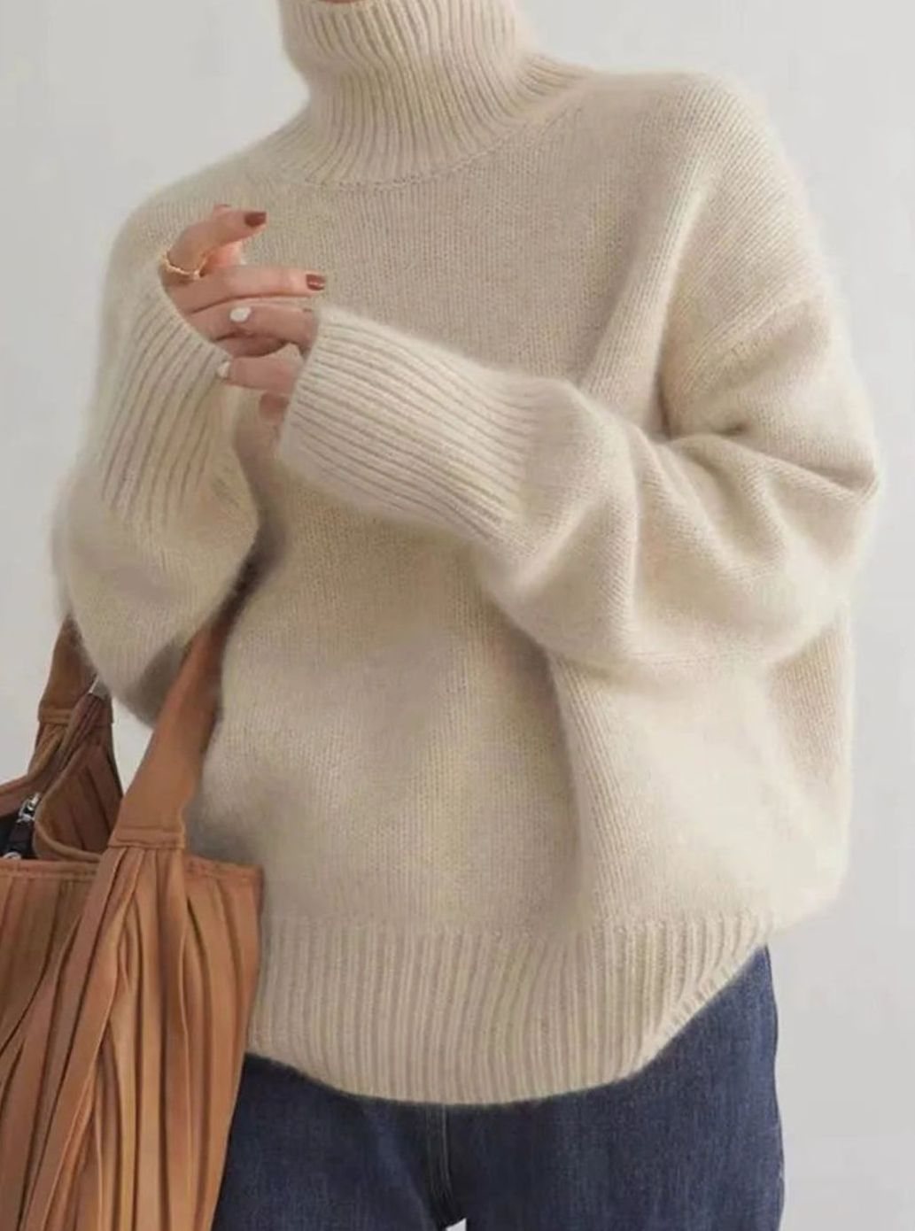 Women's Oversized Cashmere-Feel Turtleneck Jumper - Beige