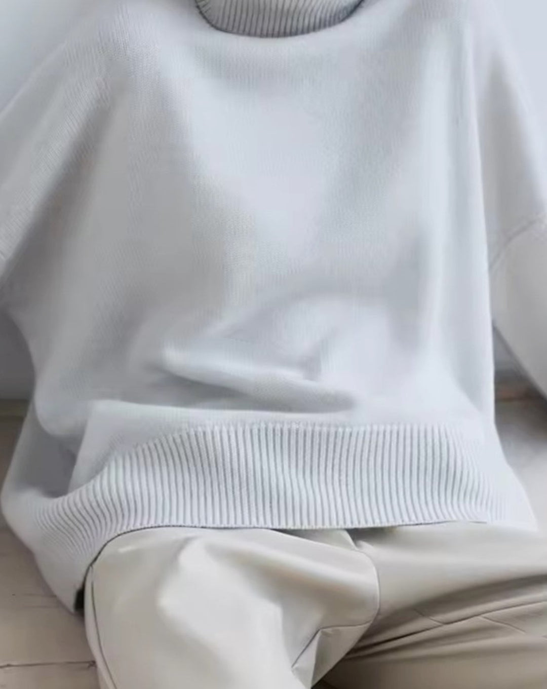 Women's Oversized High-Neck Knit Turtleneck Jumper - White