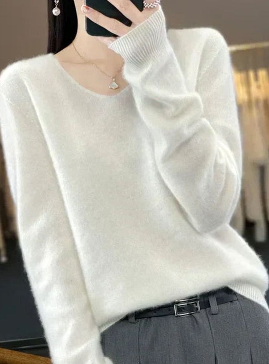 Women's Soft V-Neck Long-Sleeve Knitted Jumper - White